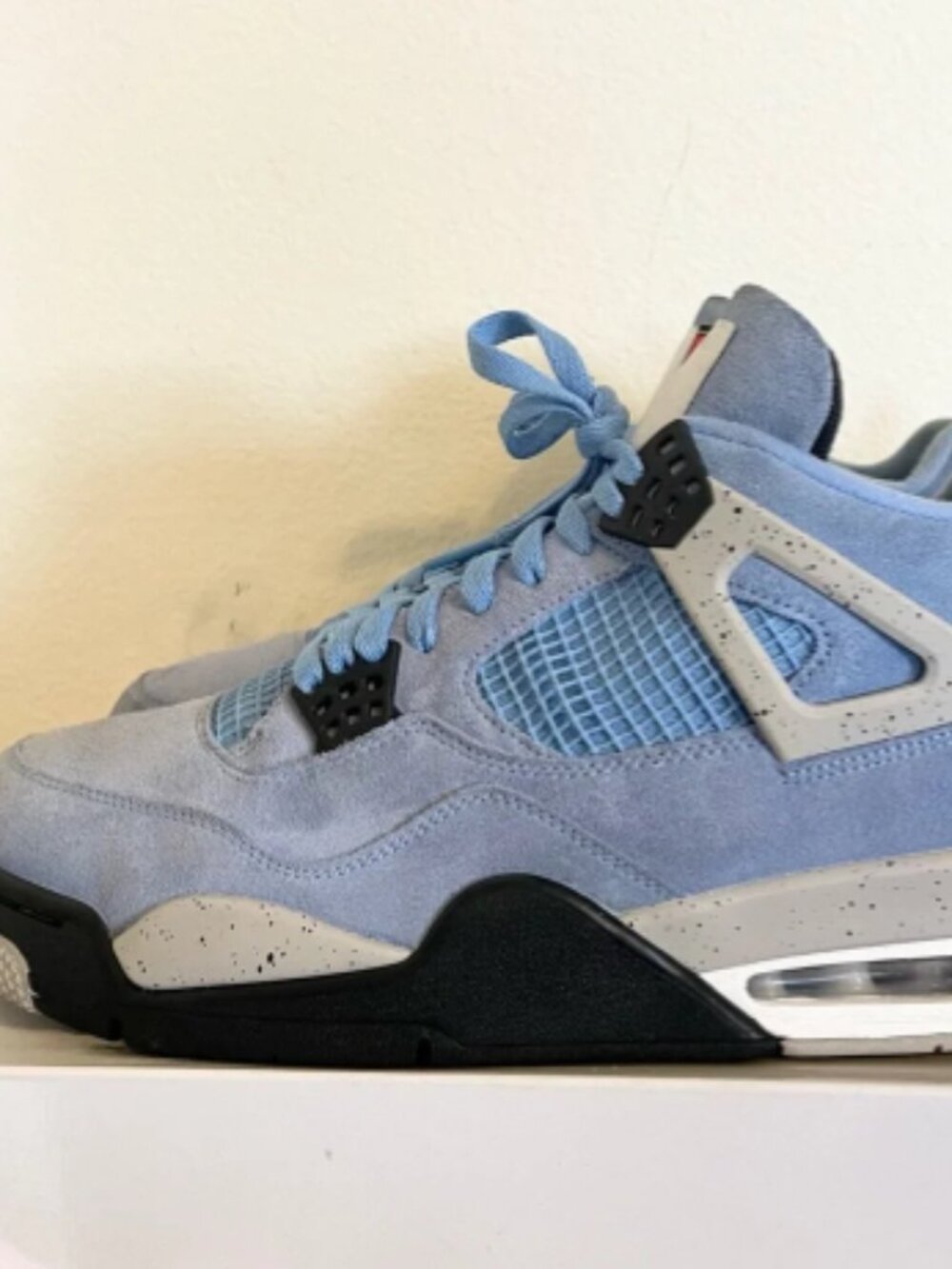 Jordan 4 University Blue